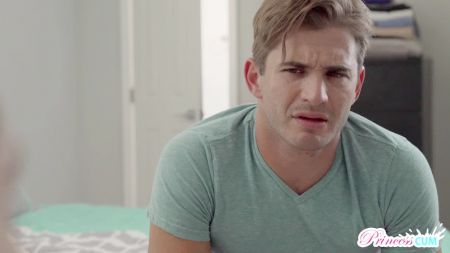 Couple Caught By Pedestrians