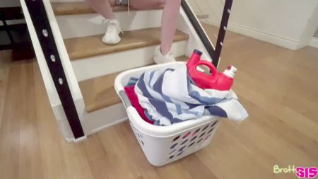 Girl Fucks Masterbating Machine