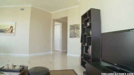 Olivia Winters Beauty Dior