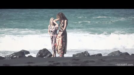 Anime Pee Holding 273